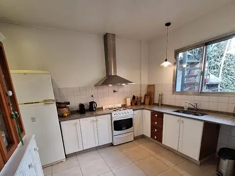 Venta Quilmes O. Chalet 6 amb. C/ gge, parrilla y pileta.