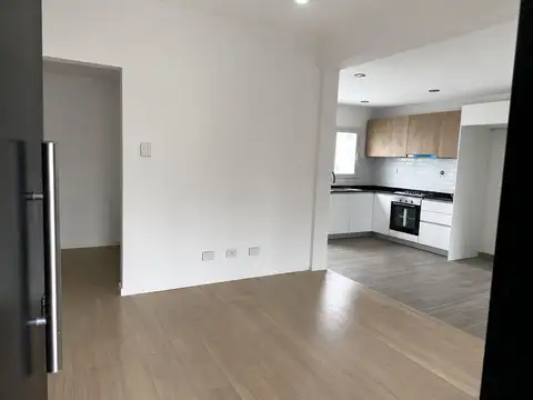 CASA DE 3 AMBIENTES, EN MARTINEZ EN ZONA RESIDENCIAL.