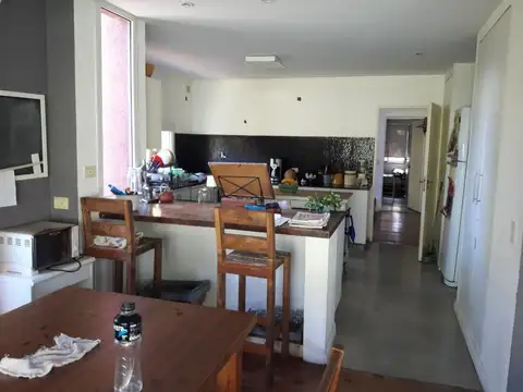 Casa 6 ambientes con 2 baños
