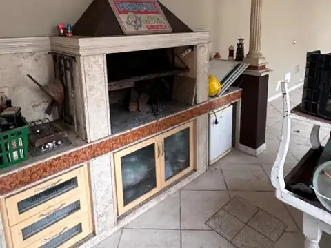 Casa en Venta con 4 cocheras