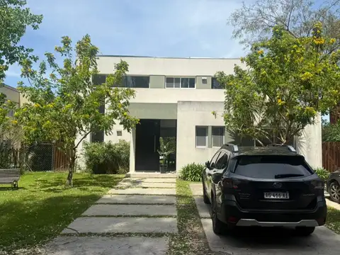 Lindisima casa en alquiler en La Damasia. Muy luminosa, moderna y cómoda.