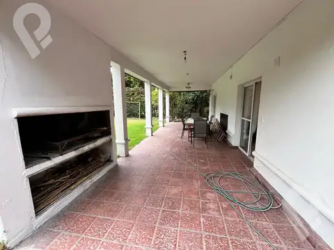 Casa 6 ambientes con 2 baños