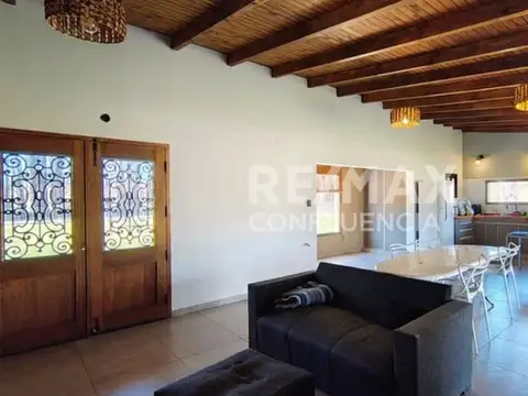 Casa en Venta con 2 cocheras