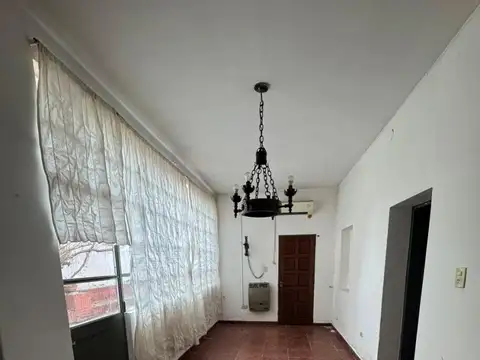 Casa en venta, San Luis. Centro. Amplia propiedad de dos plantas