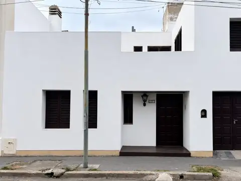 Casa en venta, San Luis. Centro. Amplia propiedad de dos plantas