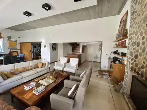 Casa 5 ambientes con 3 baños