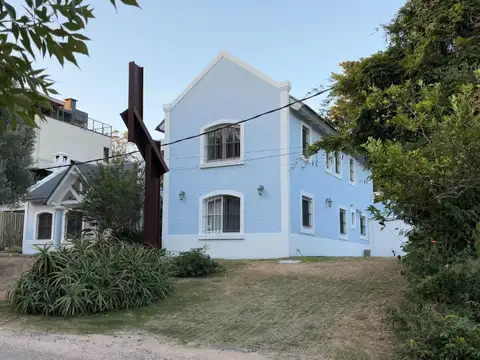 Casa en Venta con 6 cocheras