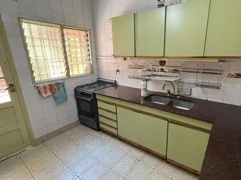 Depto Tipo Casa 7 ambientes con 2 baños