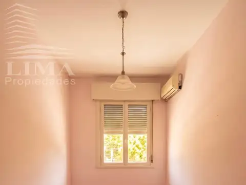 Casa de dos plantas con 4 dormitorios. San Luis 3387 - APTA CRÉDITO
