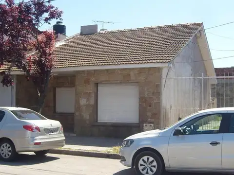 Chalet sobre dos lotes ideal para emprendimiento