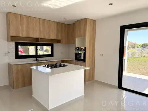 Casa en Venta en Pilar Del Este - Santa Sofia, USD 215.000