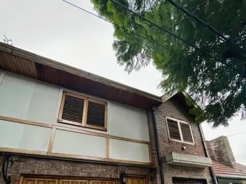 Alquiler: Dúplex de 3 Dormitorios en Bernal Centro