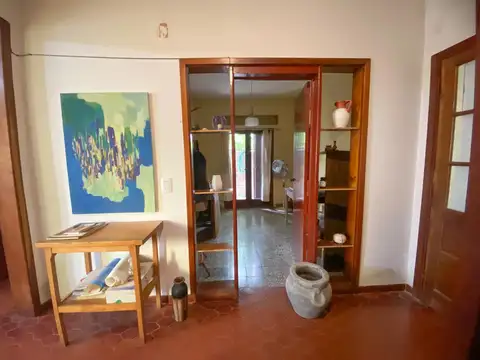 Casa en venta, 5 dormitorios en Villa Ramallo, oportunidad, con balcón
