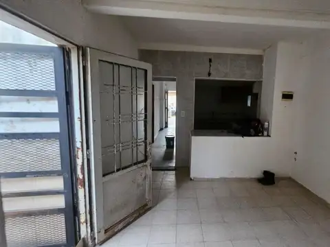 Casa 4 ambientes con 1 baño