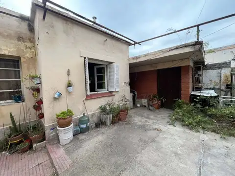 Casa 8 ambientes con 4 baños