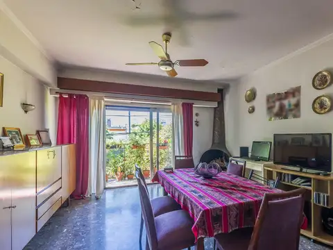 Departamento tipo casa en venta en Flores