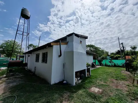 Casa 7 ambientes con 2 baños