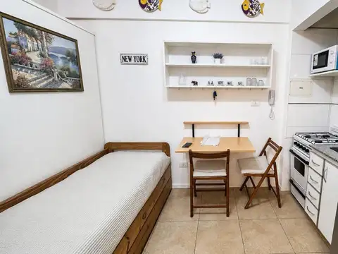 Colon 1400, Piso 7