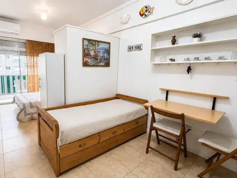 MONOAMBIENTE EN VENTA CON BALCON A LA CALLE