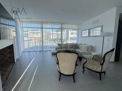 Casa en Alquiler de 3 dormitorios