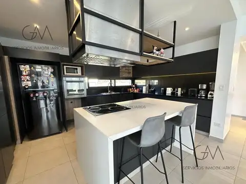 Casa 4 ambientes con 4 baños