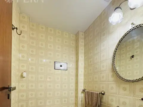 Venta de casa de 5 ambientes con cochera y quincho en Wilde