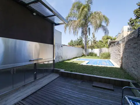 VENTA CASA TRIPLEX 6AMB FLORIDA JARDIN Y PILETA