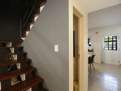 VENTA CASA TRIPLEX 6AMB FLORIDA JARDIN Y PILETA