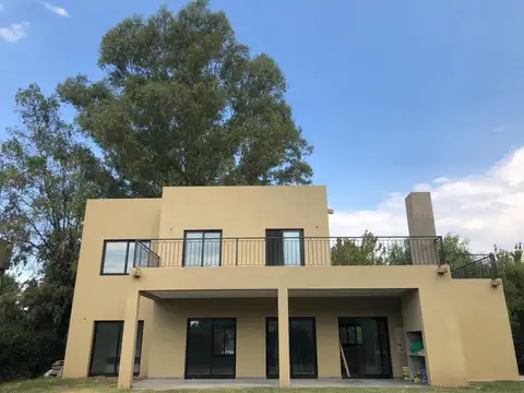 Casa en Venta con 6 cocheras