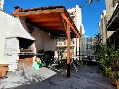 PH 5 amb. con patio, terraza y parrilla propia - Sin amoblar - Almagro.