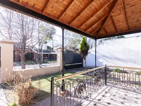 Casa 7 ambientes con 4 baños