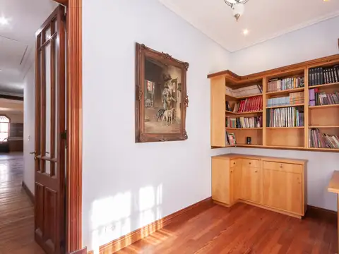 Casa en Venta con 4 cocheras