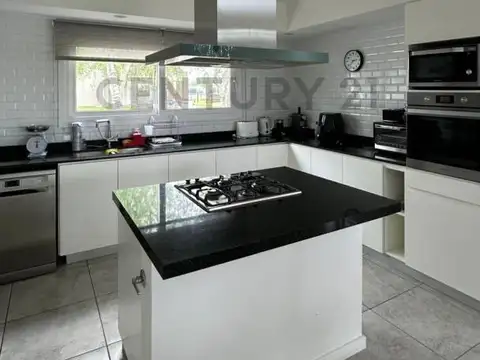 Casa 5 ambientes con 3 baños