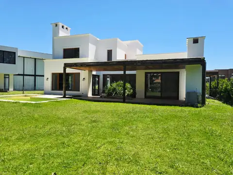 Casa en Alquiler de 3 dormitorios