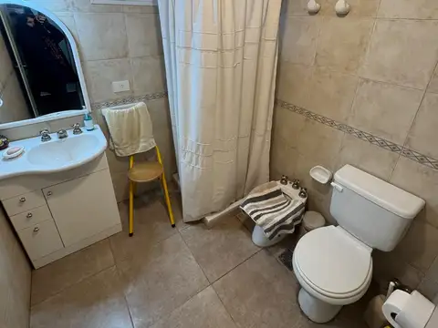 Casa 5 ambientes con 2 baños