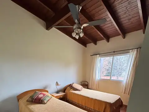 Casa en Alquiler con 1 cochera