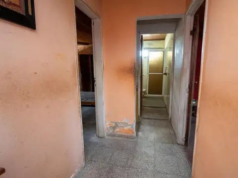 Casa 7 ambientes con 2 baños