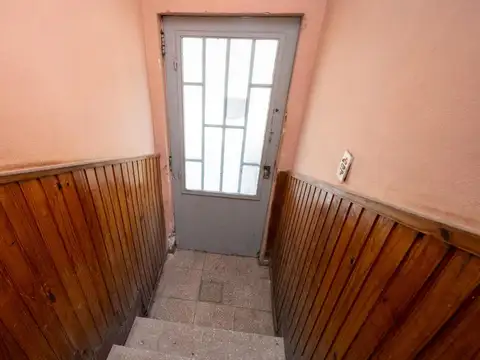 Casa 2 dormitorios con local comercial y galpón con accesos independientes, Ideal renta!