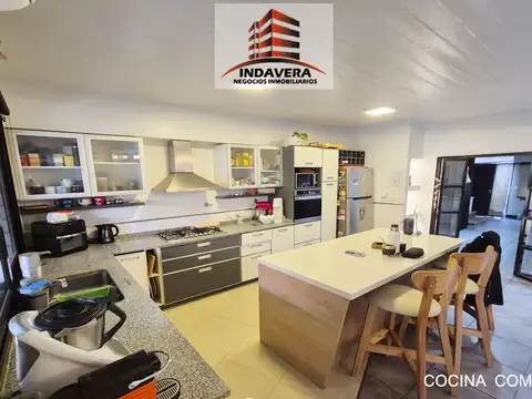 Casa 4 ambientes con 2 baños