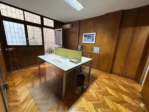 Oficina 5 ambientes con 2 baños