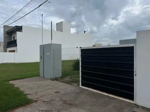 ALQUILER/CASA/2 DORMITORIOS/PATIO/COCHERA/PARRILLA