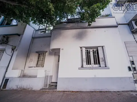 Casa en Villa del Parque 4 ambientes con patio y terraza en lote propio