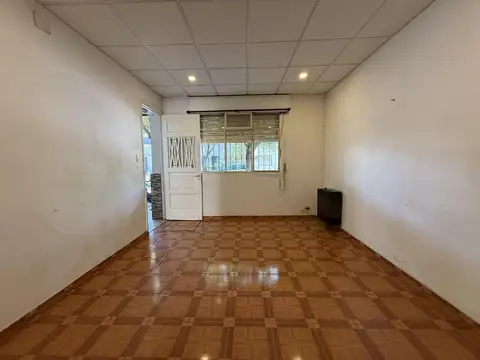 Casa 5 ambientes con 1 baño