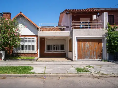 Casa en Venta de 4 Ambientes en Haedo Norte.