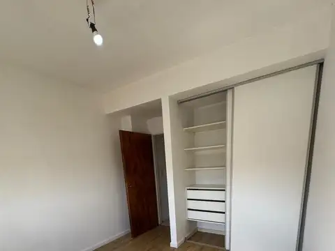 Departamento semipiso  2 ambientes con balcón al frente