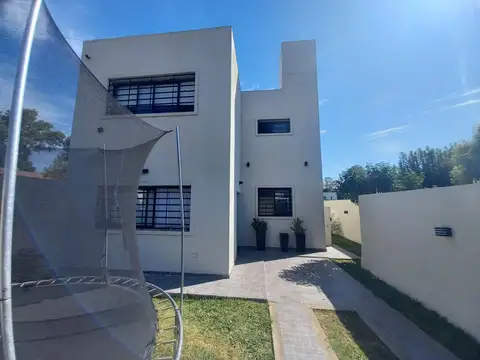 Casa 3 Dormitorios en Melchor Romero 167 E 41 y 42 La Plata