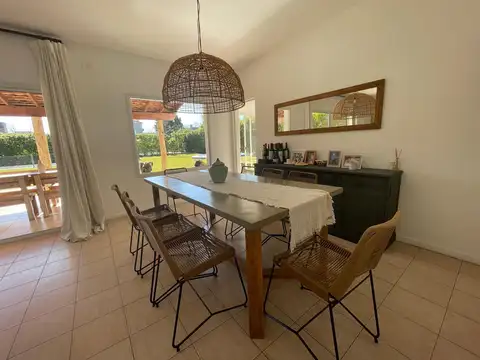 Casa en Alquiler Temporal con 2 cocheras