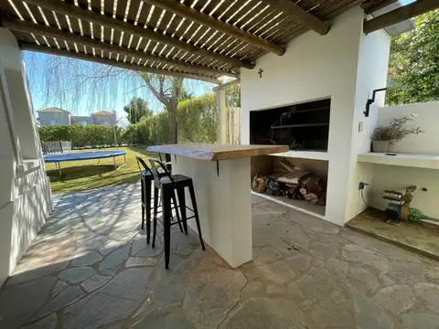 Alquiler temporal en Talar del lago 2 casa canchera con pileta y jardin.