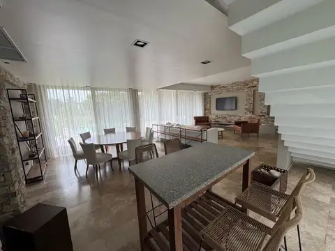 Excelente casa de 4 dormitorios a la venta en Barrio Ayres de Pilar