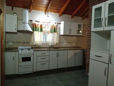 EXCELENTE CASA EN ALQUILER EN BARRIO SAN JORGE